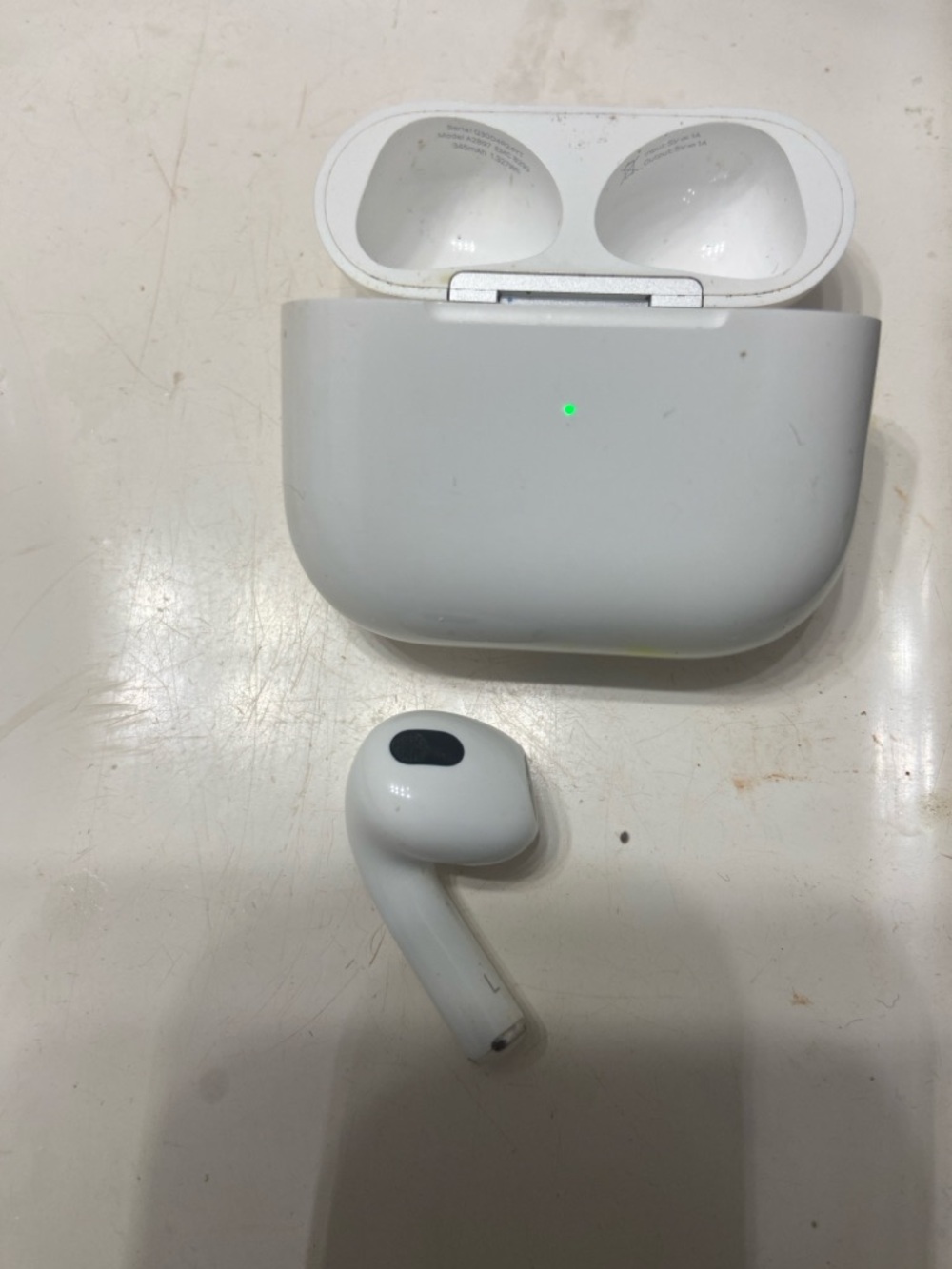 Left Apple AIRPODS 3RD GEN LIGHTNING and charging case